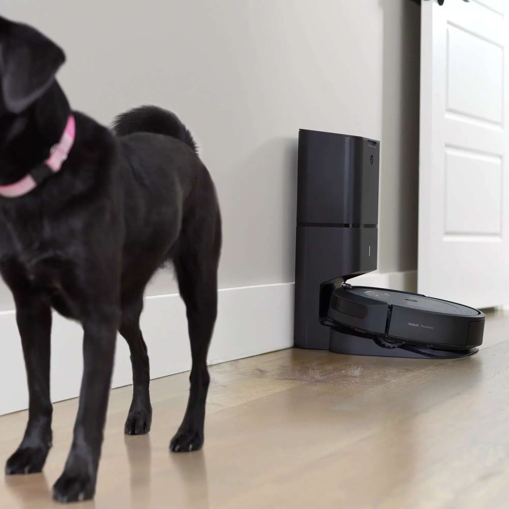 Roomba® i3+ zelflegende robotstofzuiger met Clean Base® | iRobot®
